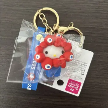 오사카 엑스포 산리오 미야쿠미야쿠 변신 키링 헬로키티 키티