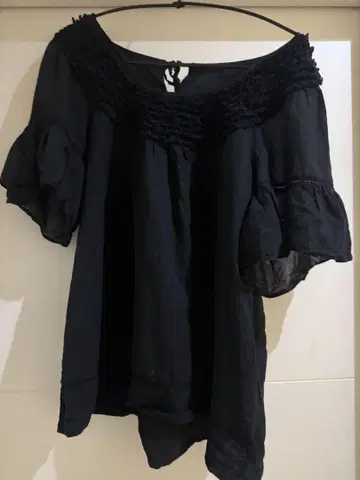 제인 마플 블랙 프릴 반팔 블라우스