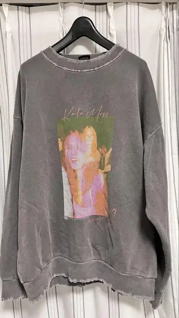별주 LIFE Kate Moss 콜라주 맨투맨 데미지 가공