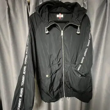 TOMMY JEANS 후드 부착 블랙 자켓