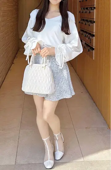 화이트 프릴 리본 블라우스 (배송비 포함)