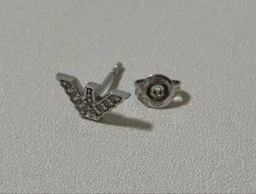 엠포리오 아르마니 귀걸이 이글 실버 한쪽