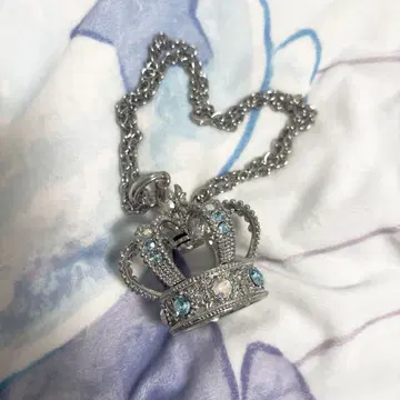 수요일의 앨리스 빅 크라운 목걸이