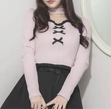 pium 프론트 리본 초커 티셔츠 핑크