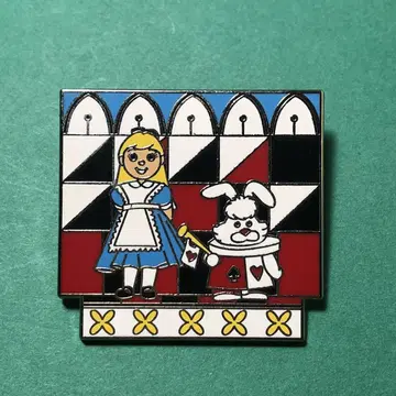 원더랜드의 앨리스 핀 배지 disney