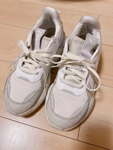 [ 미사용 새상품 ] PUMA 푸마 스니커즈 emmi 구매 25cm 정도
