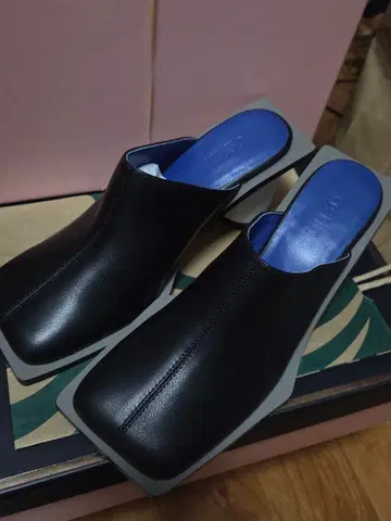 새상품 UN3D 블랙 뮬 38 사이즈