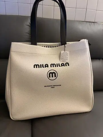 MILA MILAN 화이트 토트백