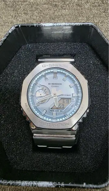카시오 CASIO G-SHOCK 남성용 손목시계 GM-2110D-2ADR
