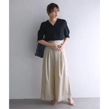 미사용 새상품 라 토탈리테 턱 와이드 팬츠 베이지 38