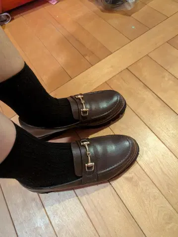 머쉬룸 브라운 로퍼 골드 버클