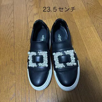 +diana 블랙 펄 장식 스니커즈 23.5cm