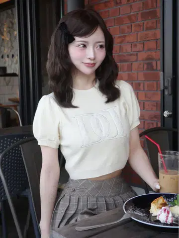Darich 다리치 백 오픈 아플리케 니트탑 아이보리