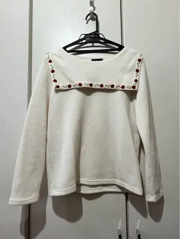 Vannie Tokyo 꽃무늬 자수 긴팔 니트