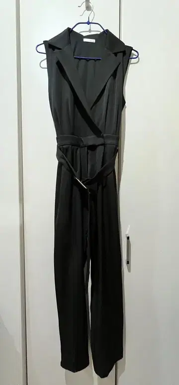 RESEXXY 블랙 슬리브리스 올인원