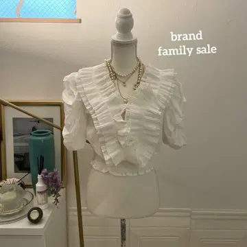 [ sample sale ] 화이트 플리츠 프릴 디자인 tops
