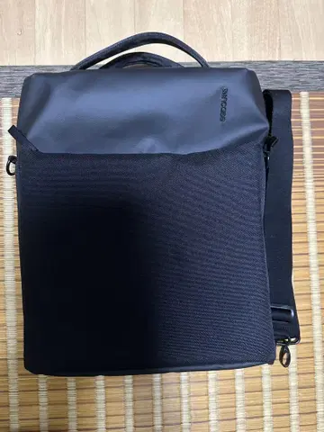 Incase A.R.C. Tech 토트백 2WAY 10.4L