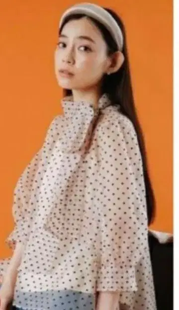도트 무늬 프릴 블라우스 36