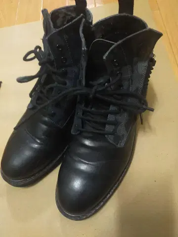 AX 카모 패턴 블랙 부츠