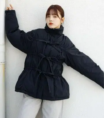 KBF 프론트 리본 패딩 자켓 블랙 아우터 충전솜 다운