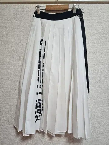KARL LAGERFELD 로고 테이프 플리츠 스커트 화이트