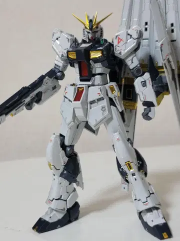 RG 뉴 건담 티타늄