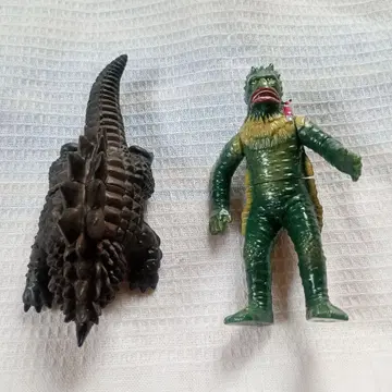 울트라맨 시리즈 괴수 피규어 세트 2점