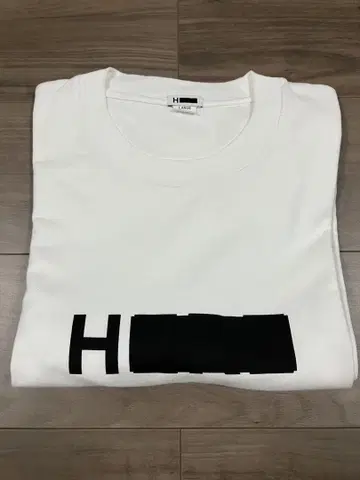 H beauty&youth 로고 티