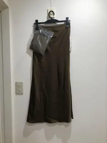 새상품 유니클로 새틴 스커트 스커트 S 사이즈 UNIQLO 새틴