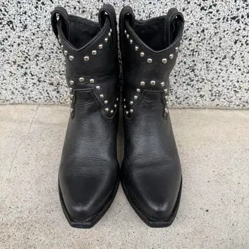 제프리 캠벨 스터드 부츠