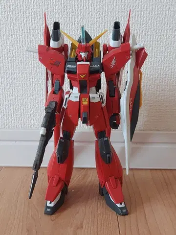 1/100 세이버 건담
