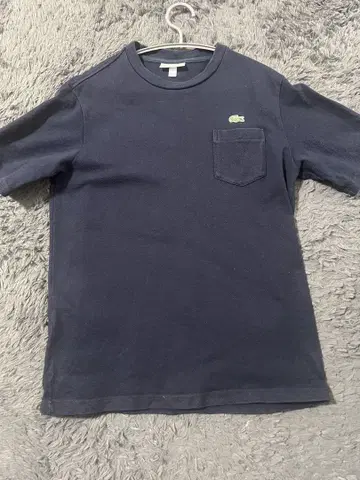 Lacoste 네이비 포켓 부착 티셔츠