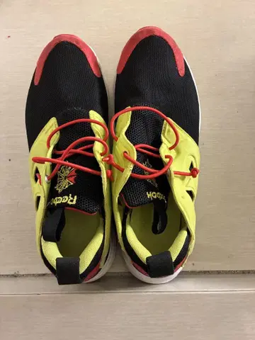 리복 스니커즈 블랙/빨간색/노랑