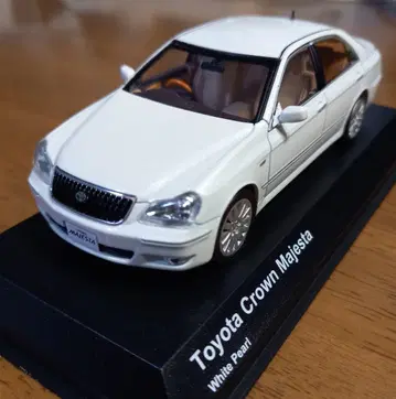 중고 자동차 모형 도요타 크라운 마제스타 화이트 펄 1/43