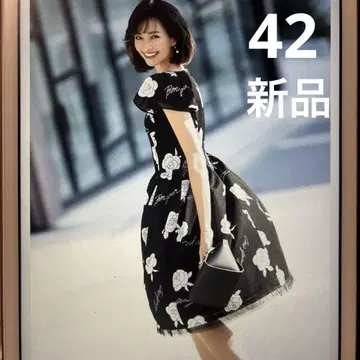 새상품 엠즈 그레이시 카멜리아 무늬 원피스 42.
