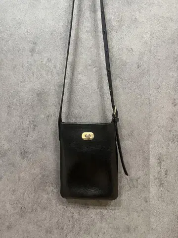 Hender Scheme 트위스트 버클 백 XS 가죽 숄더백