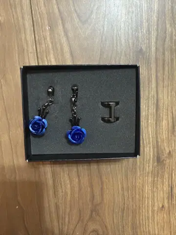 Ado 파란 장미 귀찌