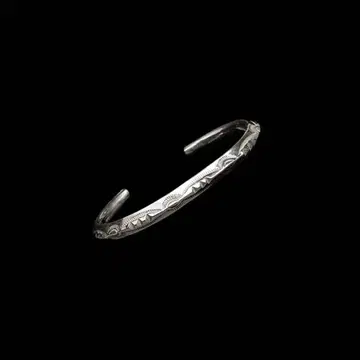 하자 있음 LARRY SMITH Thin Triangl Bangle
