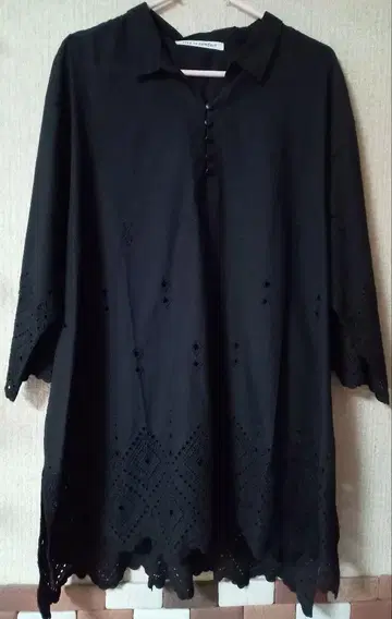 펠리시모 블랙 자수 튜닉 7부 소매 (새상품) 3XL