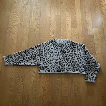 ZARA 레오파드 무늬 크롭 니트 M 사이즈