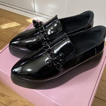 신발 에나멜 23.5cm (작게 나옴)