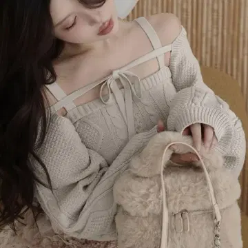 케이블 숏 니트 앙상블 다리치