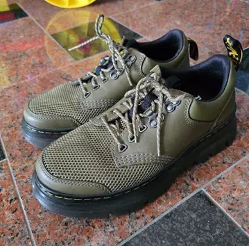 Dr. Martens 올리브 통굽 신발