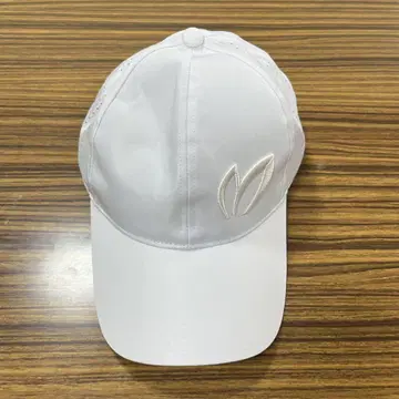 새상품 MASTER BUNNY EDITION 메쉬 캡