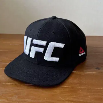 UFC x Reebok 콜라보 캡