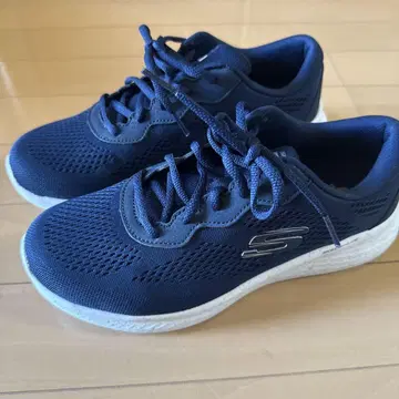 Skechers 네이비 스니커즈