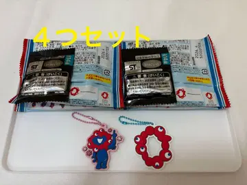 파란색 캐릭터와 꽃 키링 4개 세트