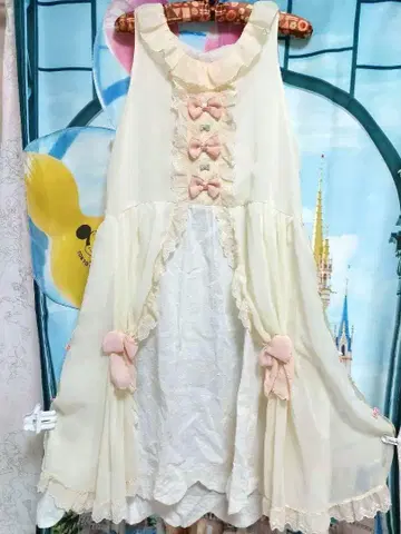 핸드메이드 슬리브리스 크림색 원피스