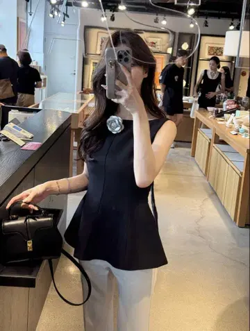 qung Rosa 페플럼 블라우스 블랙