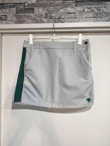 DESCENTE 골프 스커트 XS 라이트 베이지 x 그린